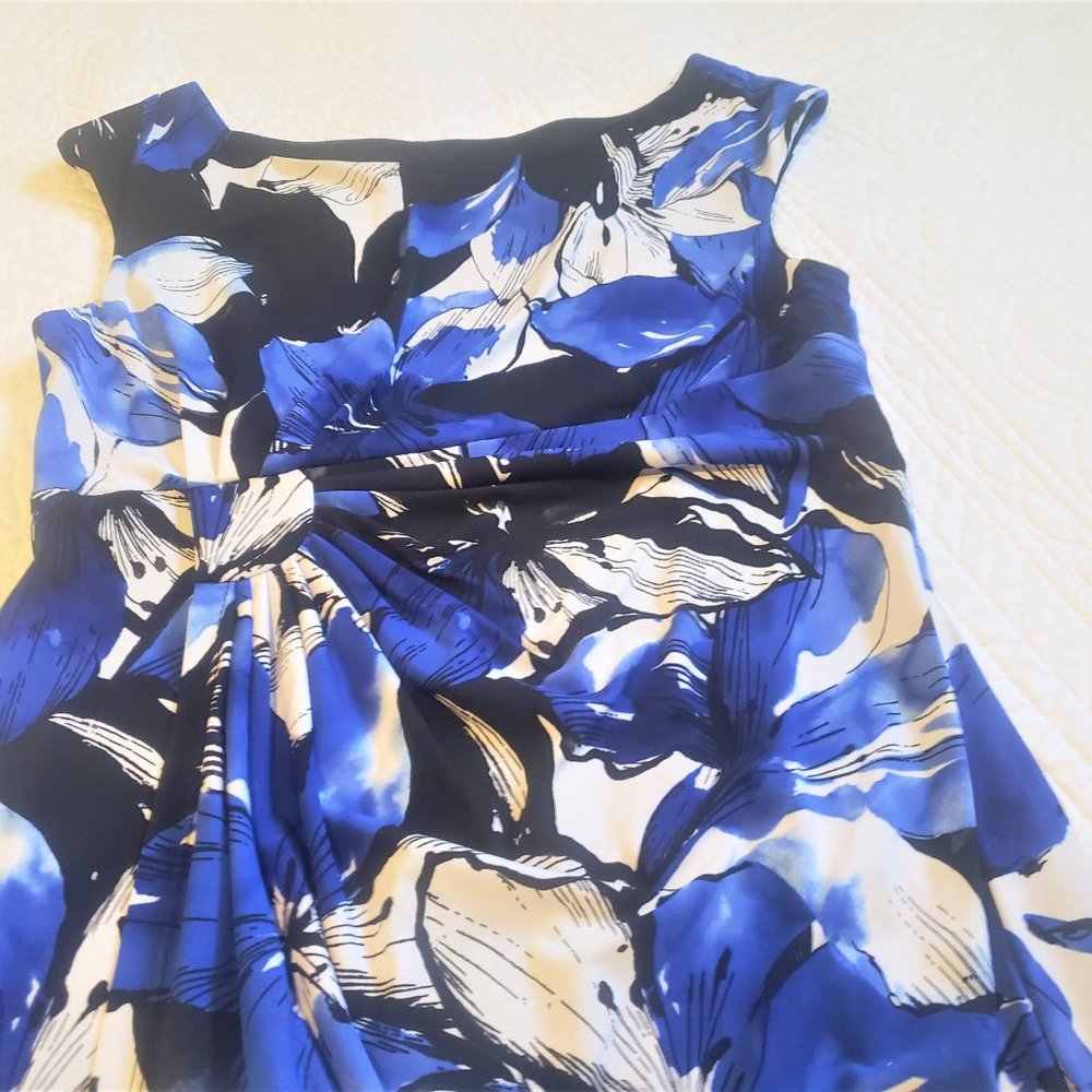 connected apparel Blue Black White Floral Midi Dress with Side Pleats Details - Picture 4 of 7